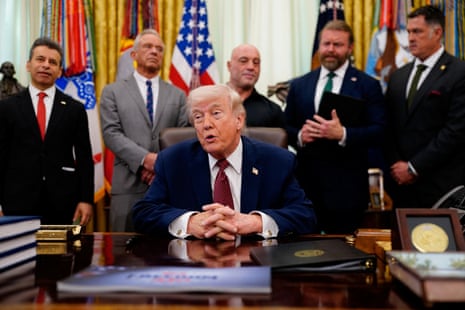 मध्य पूर्व संकट लाइव: ईरान द्वारा होर्मुज जलडमरूमध्य को बंद करने पर जहाजों ने हमलों की सूचना दी; ट्रंप का कहना है कि अमेरिका को ब्लैकमेल नहीं किया जा सकता