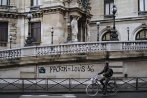 “Macron = Louis 16”, a reference to the king of France executed in the French Revolution of 1789
