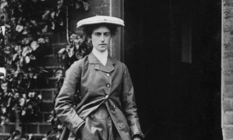Lilian Bland in 1911.