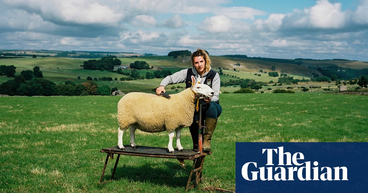 Granjera Annie y su oveja ganadora: la mejor fotografía de Joanne Coates | Arte y diseño Granjera Annie y su oveja ganadora: la mejor fotografía de Joanne Coates | Arte y diseño