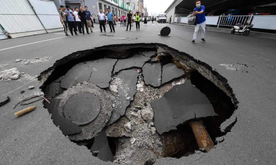A huge sinkhole in the city of Taiyuan in Shanxi province, pictured in 2020.