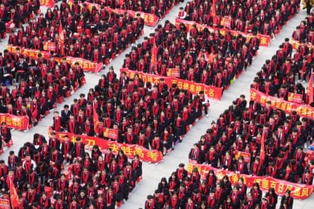 Аерофотознімок студентів у залі