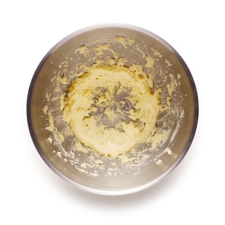 How to make apricot tart – recipe | Felicity Cloake's masterclass (4) How to make apricot tart – recipe | Felicity Cloake's masterclass (4)