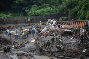 Shizuoka, Japan: Police rescue teams and Japanese soldiers search for missing people at the site.