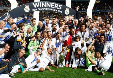 Real Madrid’s players and officials celebrate with the trophy after defeating Atlético Madrid in the 2014 Champions League final in Lisbon