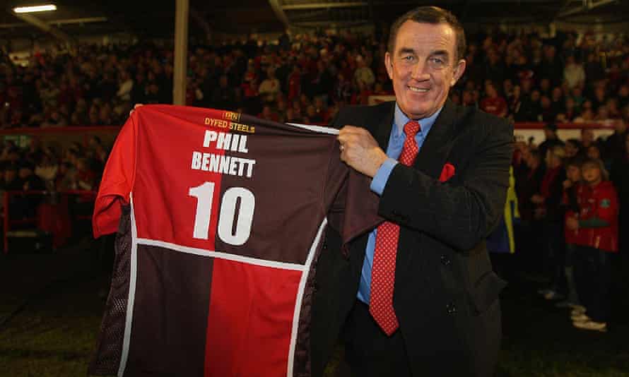 Phil Bennett who captained the Scarlets at Stradey Park in 2008.