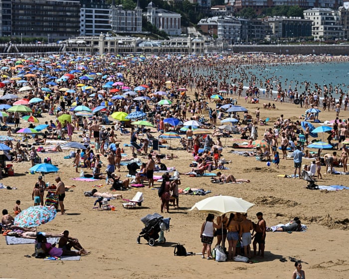 Extreme heatwaves in Europe not changing Brits’ holiday plans, say travel bosses