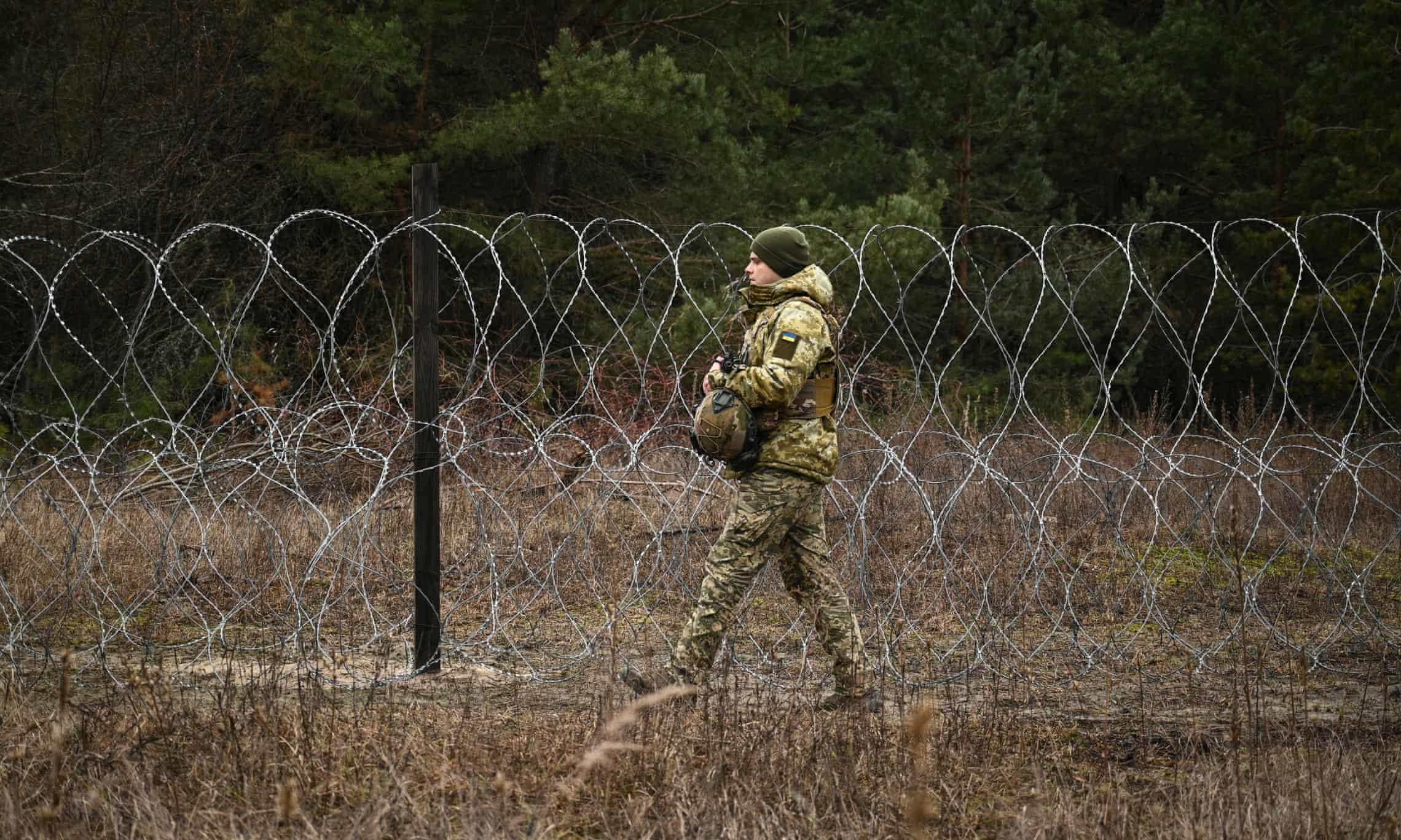 Ukranian guard patrols border