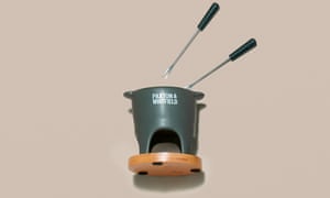 Service à fondue pour deux personnes, 35 £, paxtonandwhitfild.co.uk