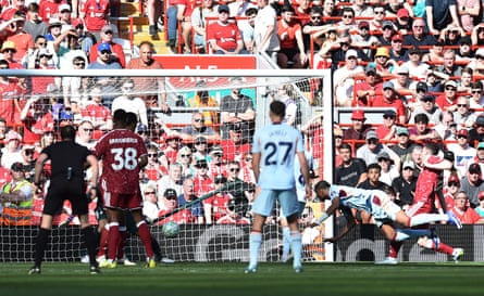 A diving Kevin Schade heads Brentford’s equaliser.