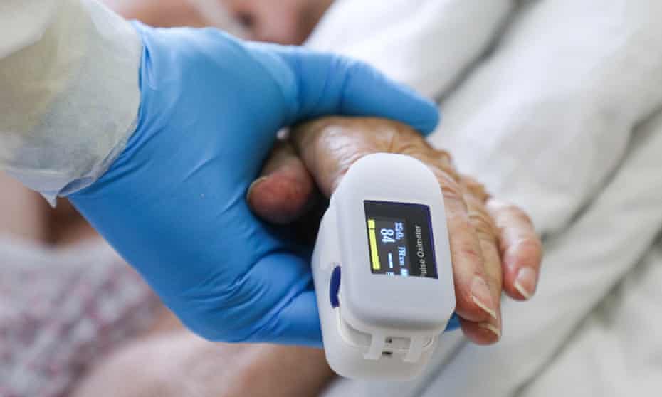 A fingertip pulse oximeter