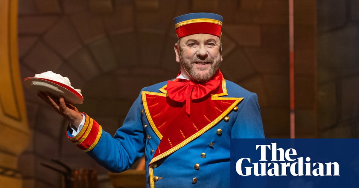 Oh yes he is! Kiefer Sutherland dives into the world of panto