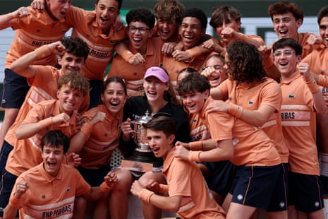 Mirra Andreeva celebrates with the trophy and ball kids after winning her final match against Maja Chwalinska.
