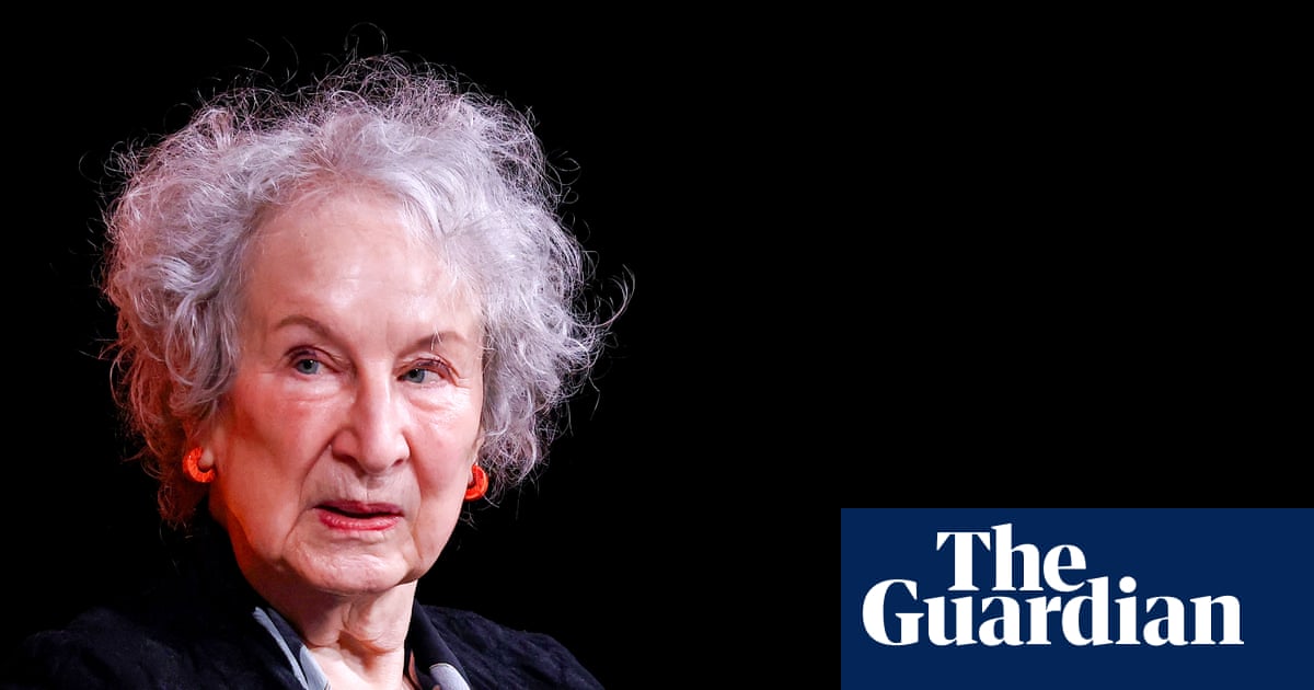 Margaret Atwood releases short story critiquing book bans in Canada