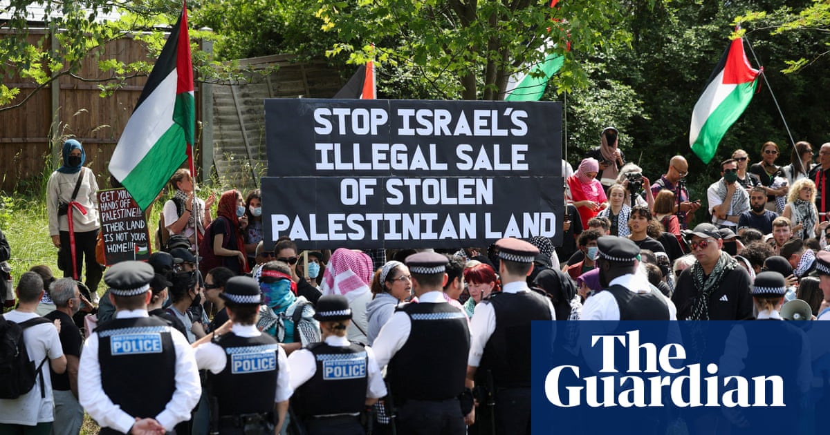 Police arrest 14 at rival protests over Israeli property event in London