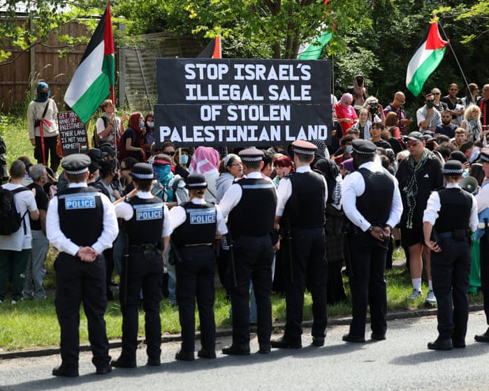 Police arrest 14 as rival protests take place over Israeli property event in London