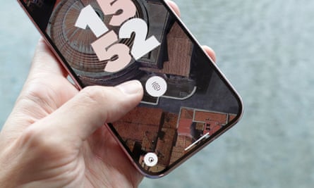 The fingerprint scanner on the lock screen of the Google Pixel 9 Pro.