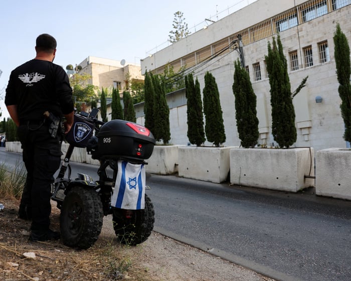 British consulate in East Jerusalem will stay open as UK mission, says Ed Miliband