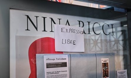 A ‘free expression’ sign posted in a Lille bus stop by protestors.
