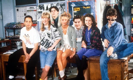 Fletcher, right, with (l to r) Mmoloki Chrystie, Kelda Holmes, Paul Reynolds, Gabrielle Anwar, Lee Ross and Julia Sawalha in Press Gang (1989).