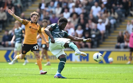 Mohamed Touré volleys home to give Norwich City the lead.