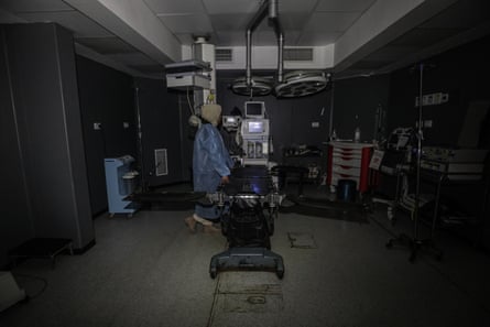 An empty hospital room in the dark
