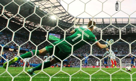 Spoiler alert ... Wayne Rooney scores the opening goal from penalty during the Euro 2016 game against Iceland on 27 June.