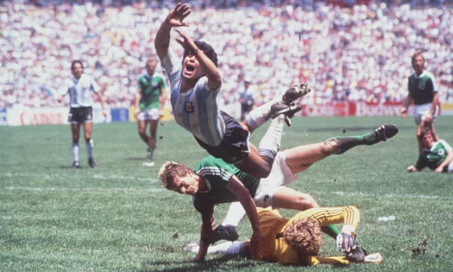 Diego Maradona clears the challenges of West Germany goalkeeper Harald Schumacher and defender Karlheinz Förster in the 1986 World Cup final.