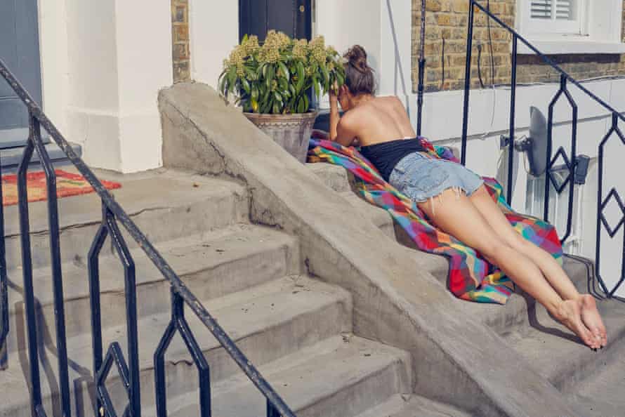 Alexandra Caddy, is a lawyer. She’s on secondment from her company and is working from home. ‘I don’t want to sit in the park, but this feels ok.’