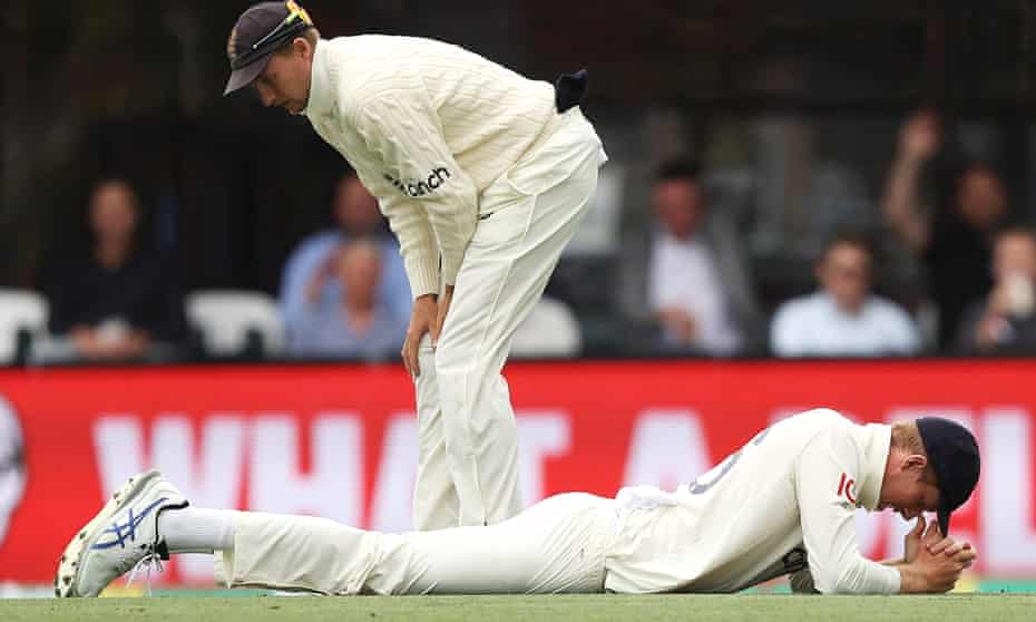 Joe Root and Zak Crawley after the latter dropped a catch off Marnus Labuschagne