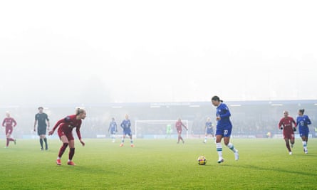 Chelsea contre Liverpool à Kingsmeadow a commencé mais a été annulé peu de temps après le coup d'envoi.