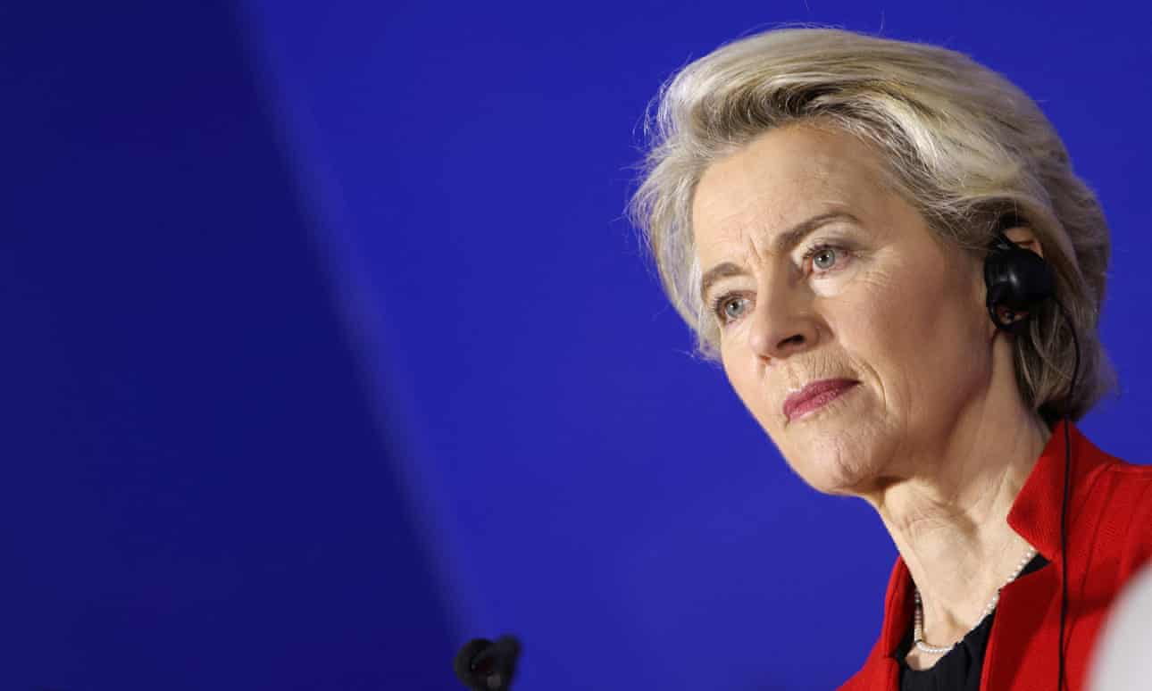 Von der Leyen se dirige a Groenlandia mientras la UE busca materiales para la transición verde.