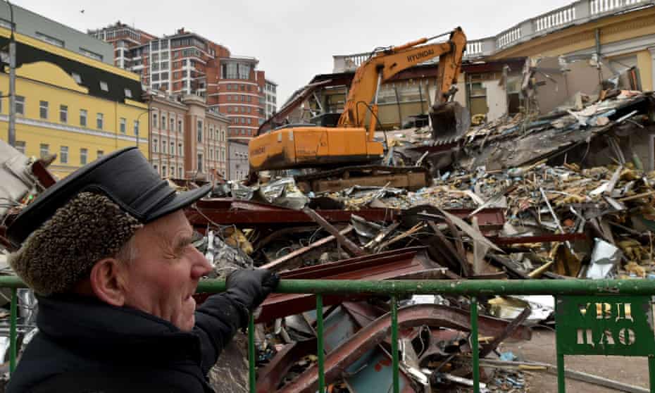 Russian authorities ordered the demolition of street kiosks built without permits in Moscow, according to City Hall. 