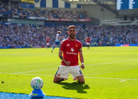 Bruno Fernandes makes it three for United!