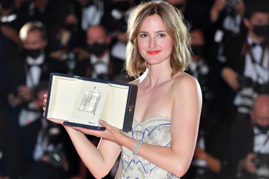 Reinsve with her best actress award at the Cannes film festival, July 2021.