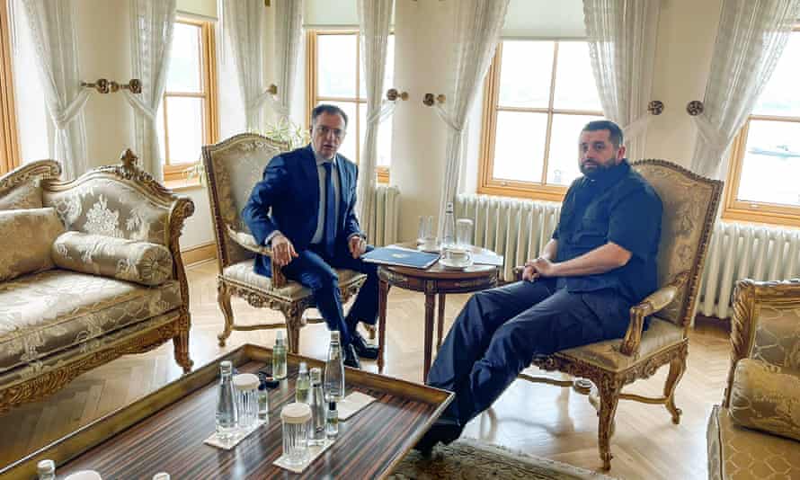 Russian Presidential Aide Vladimir Medinsky, left, and the Head of the Ukrainian Servant of the People faction Davyd Arakhamia