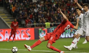 Tunisiaâs Fakhredine Ben Youssef scores his sideâs equaliser in Braga