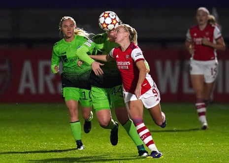 Arsenal’s Beth Mead (right) and HB Køge’s Emma Faerge battle for the ball.