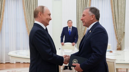 Vladimir Putin shakes hands with Steve Witkoff
