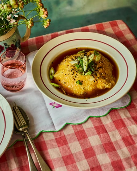 (crab omelette with steamed rice)