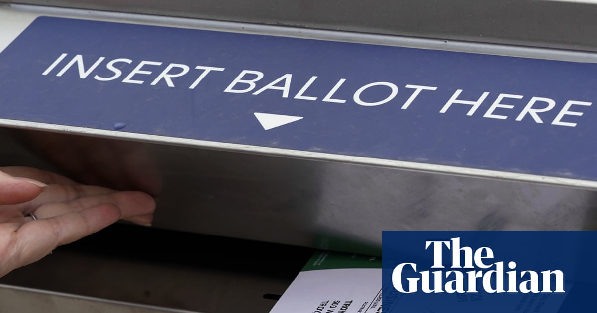 Trump news at a glance: Democrats sound alarm after president mulls election takeover