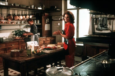 Sophia Loren in the kitchen.