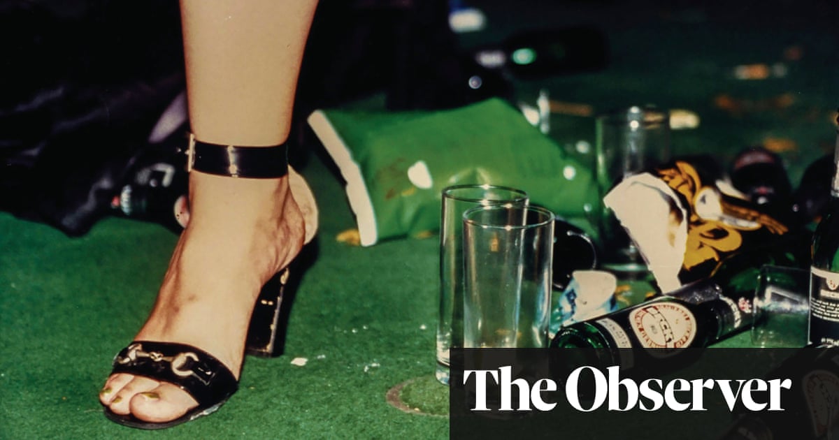 Фотографът улавя трагикомичния детайл от буйно тържество Честита новогодишна нощ Tim