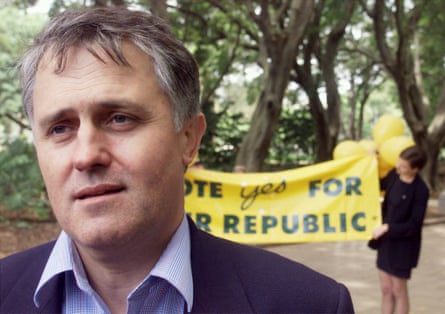 Malcolm Turnbull campaigning for the republic in November 1999