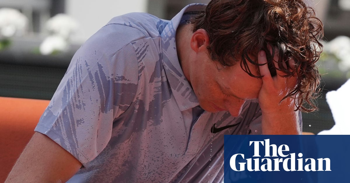 Sinner crashes out of French Open after wilting in 33C heat against Cerúndolo