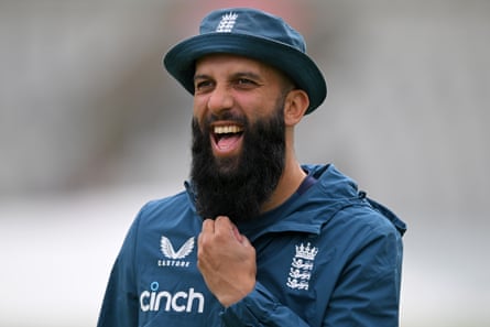 Moeen Ali berlatih bersama Inggris sebelum Ujian Old Trafford