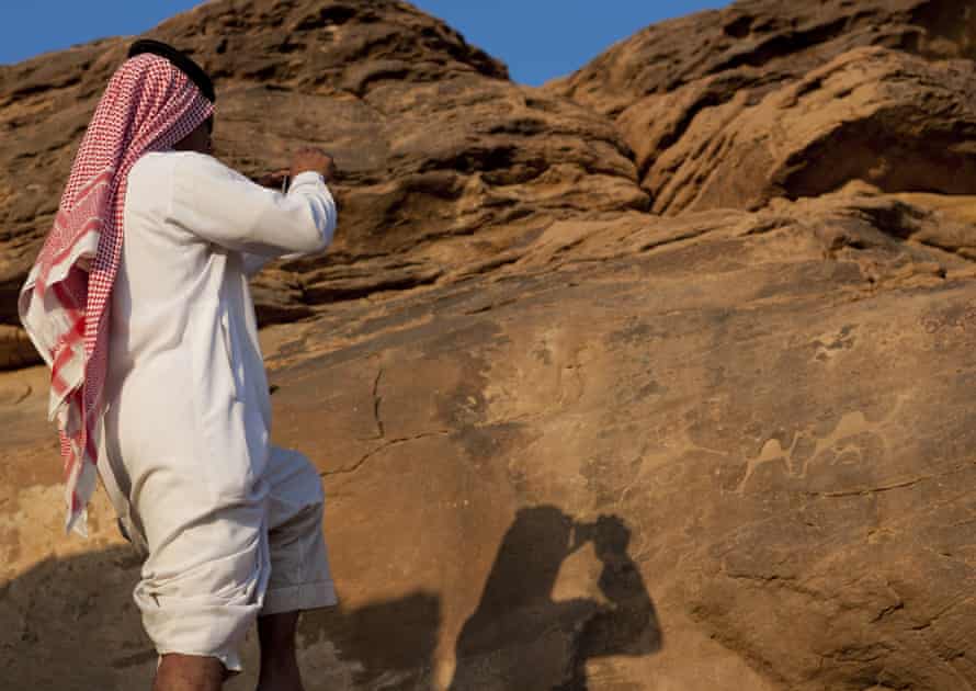 Una roca tallada en los pozos de Hama en Najran, Arabia Saudita