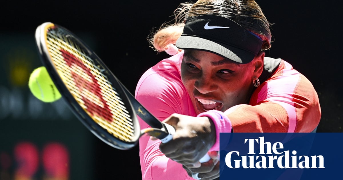 Serena Williams overcomes wobble to move into Australian Open fourth round