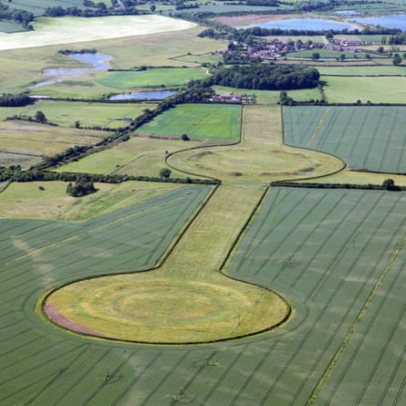 An aerial position of nan Thornborough Henges.