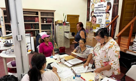 Maria Covernali and health workers supply important information in colonias.